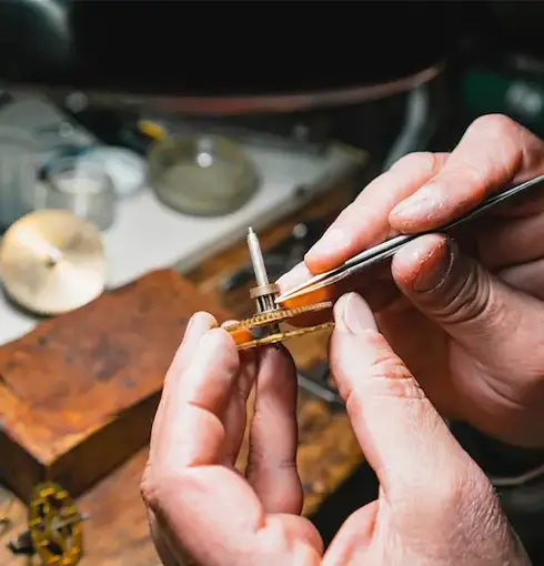 Maquinaria y herramientas de relojería profesional